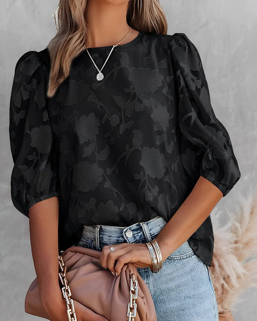 Kendra | blouse – een zomerse essential vol verfijnde details en vrouwelijke charme.