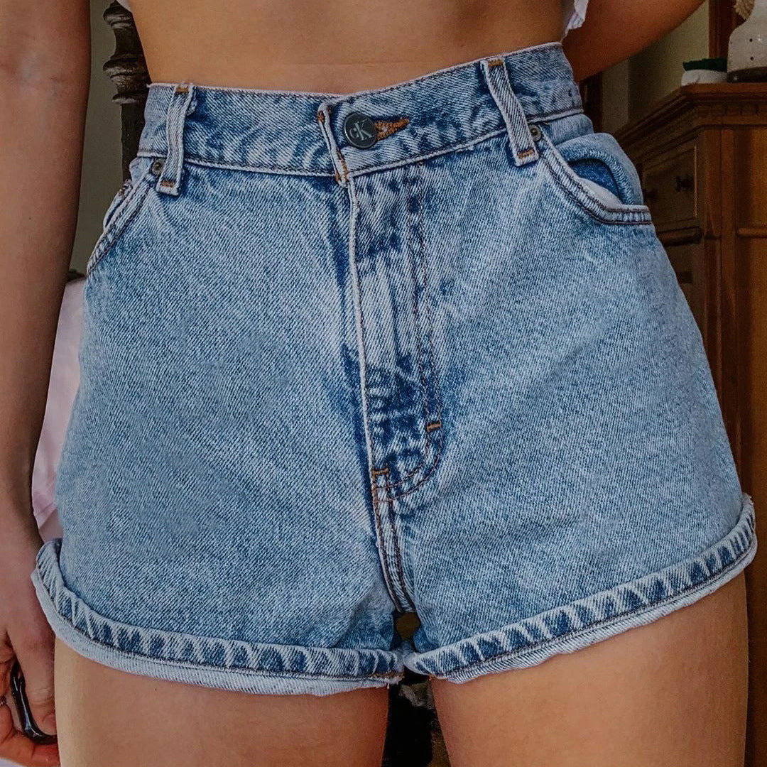Lindey | Festival ready – denim short met hoge taille & borduursel