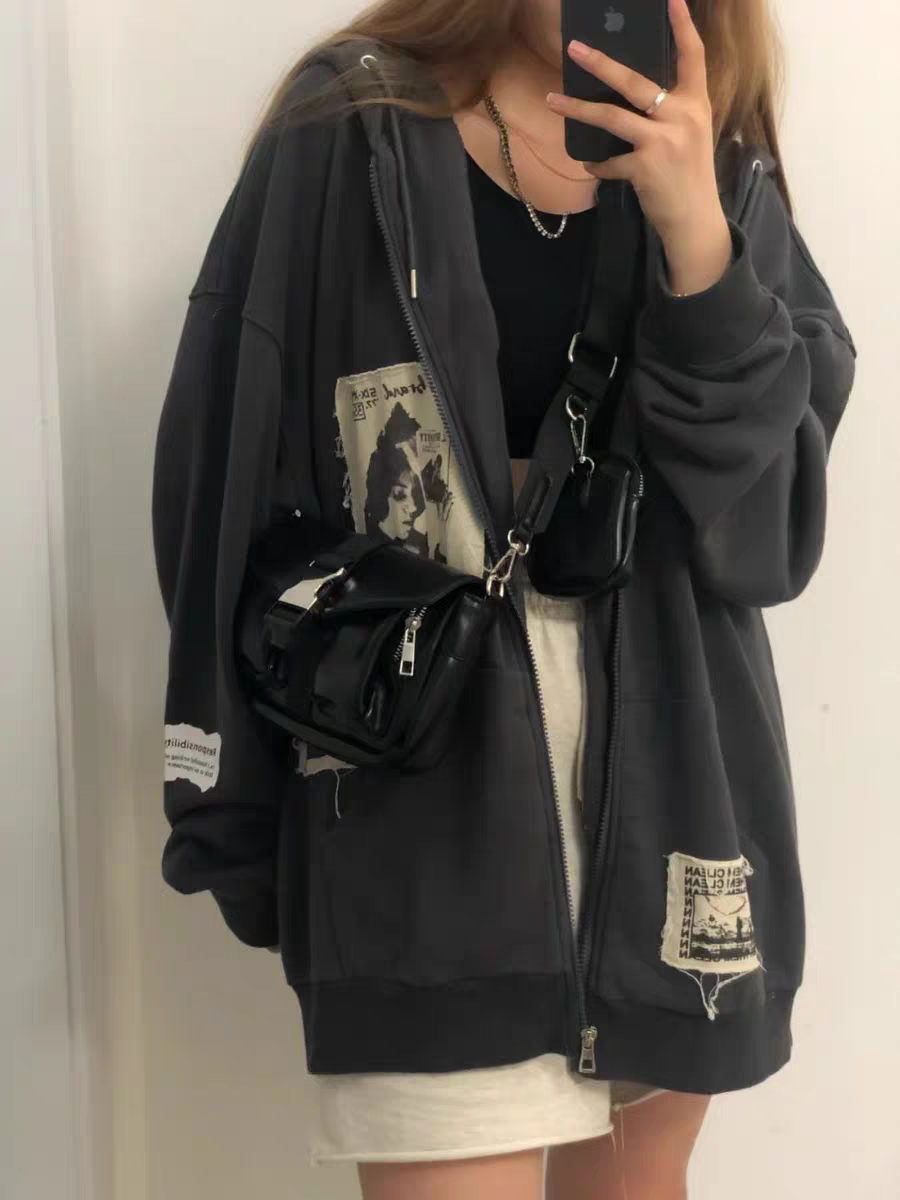 Abigail | Donkergrijze hoodie met patches
