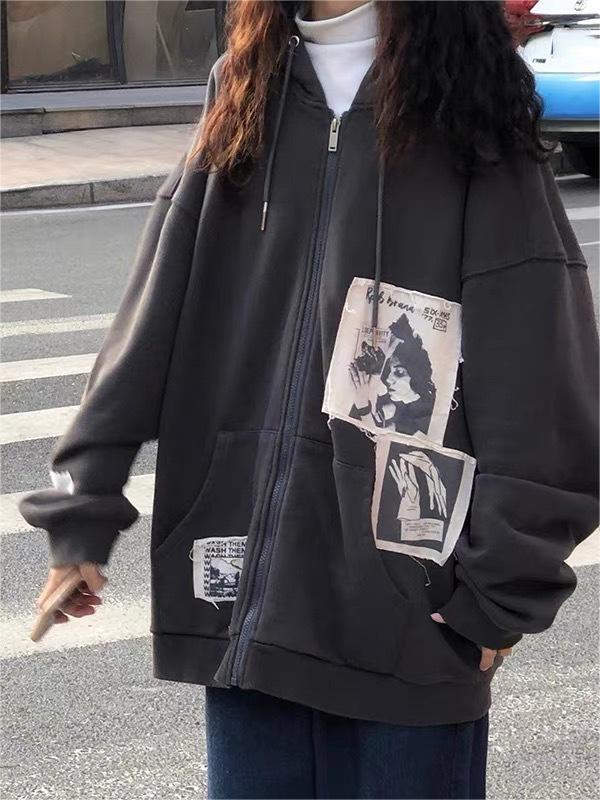 Abigail | Donkergrijze hoodie met patches