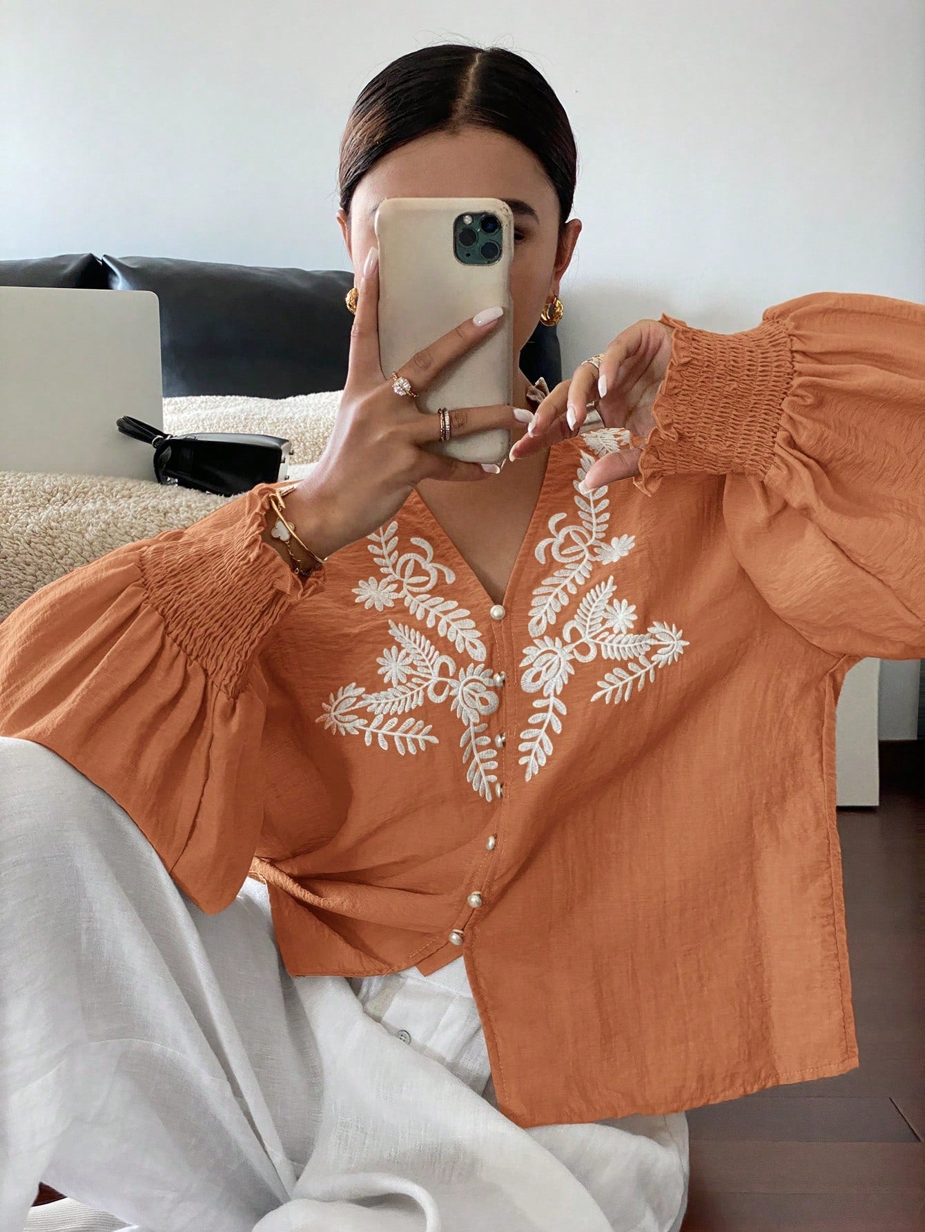 Hazel | Luchtig Frenchy Overhemd – Perfect voor Vakantie Zomertop Dames | Casual top met geborduurd patroon en lange mouwen