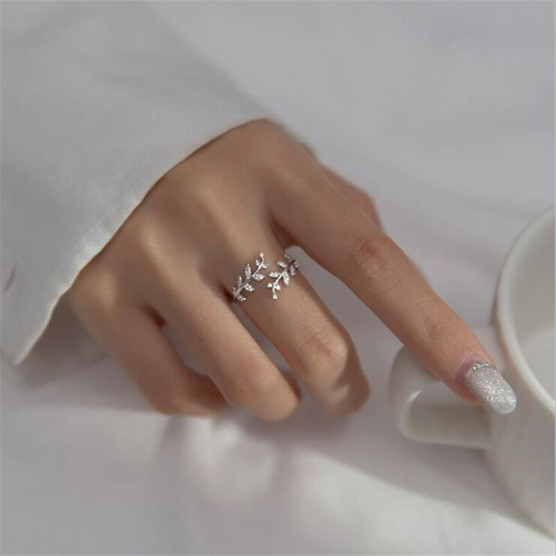 Mira | Verstelbare Ring met Delicate Details
