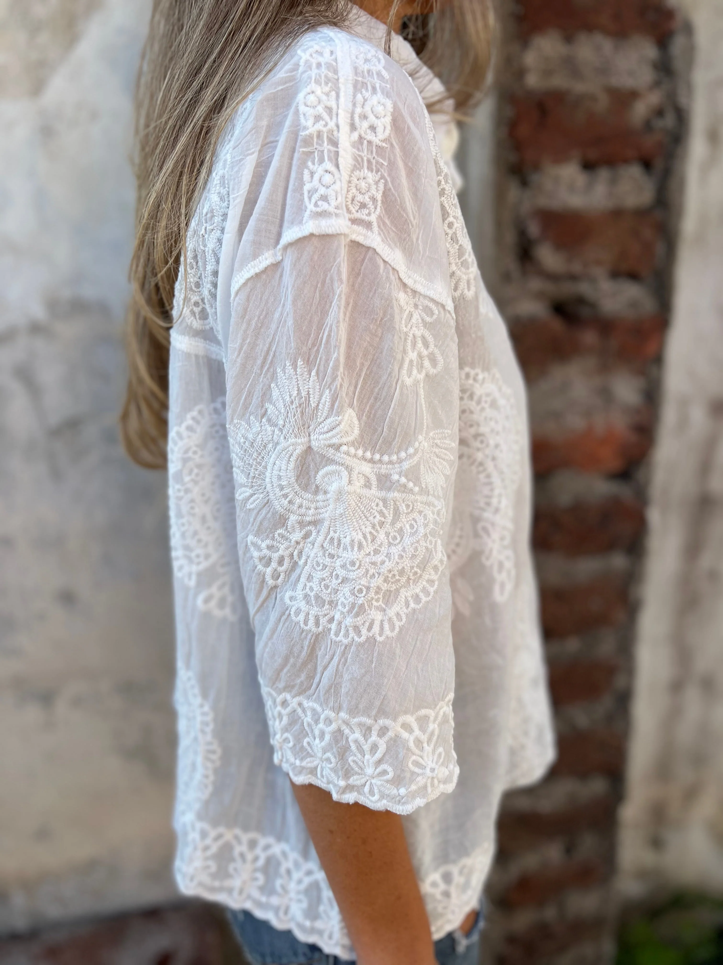 Keasie | Vrouwelijke Blouse met Borduursels, Knoopsluiting en 3/4 Mouwen