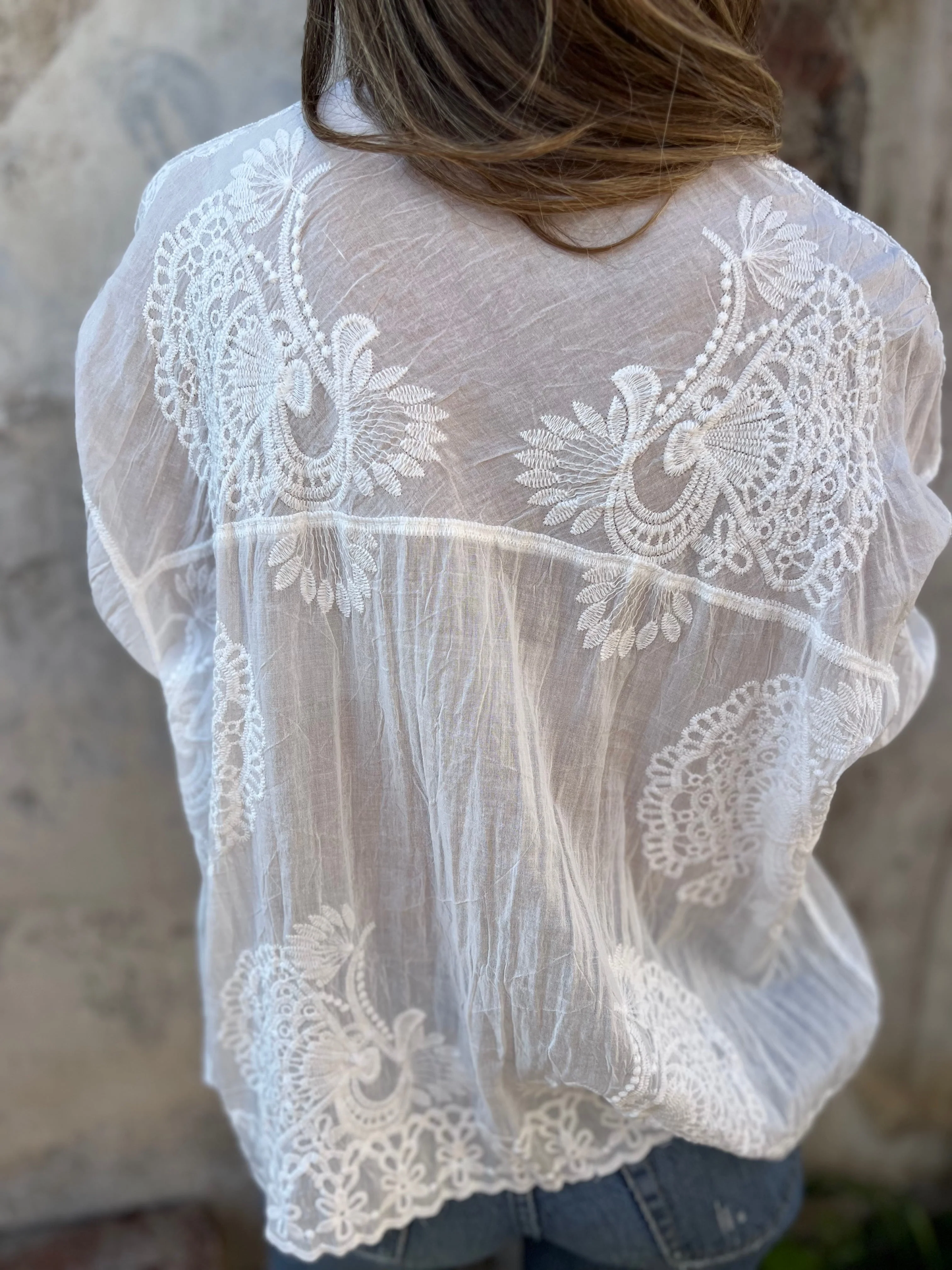 Keasie | Vrouwelijke Blouse met Borduursels, Knoopsluiting en 3/4 Mouwen