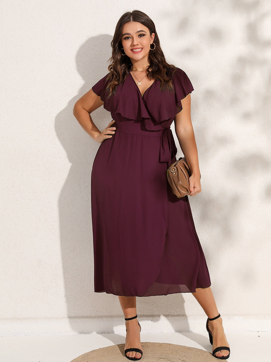 Elora | Plus Size Wikkeljurk met V-hals en Korte Mouwenen Wikkelaccent