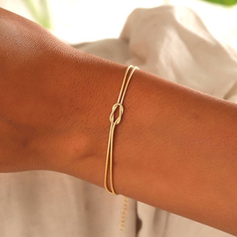 Seolna | Verfijnde Armband met Symbolische Liefdesknoop