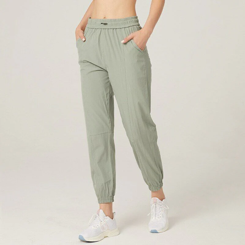 Nelly | Sportieve Broek met Relaxte Pasvorm en Elastische Details