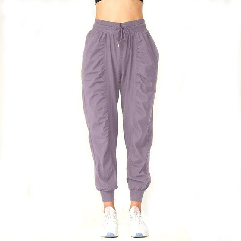 Nelly | Sportieve Broek met Relaxte Pasvorm en Elastische Details