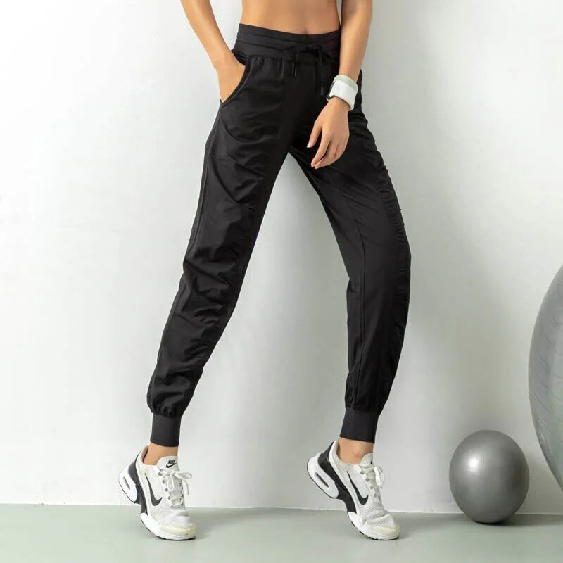 Nelly | Sportieve Broek met Relaxte Pasvorm en Elastische Details