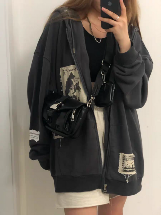 Abigail | Donkergrijze hoodie met patches