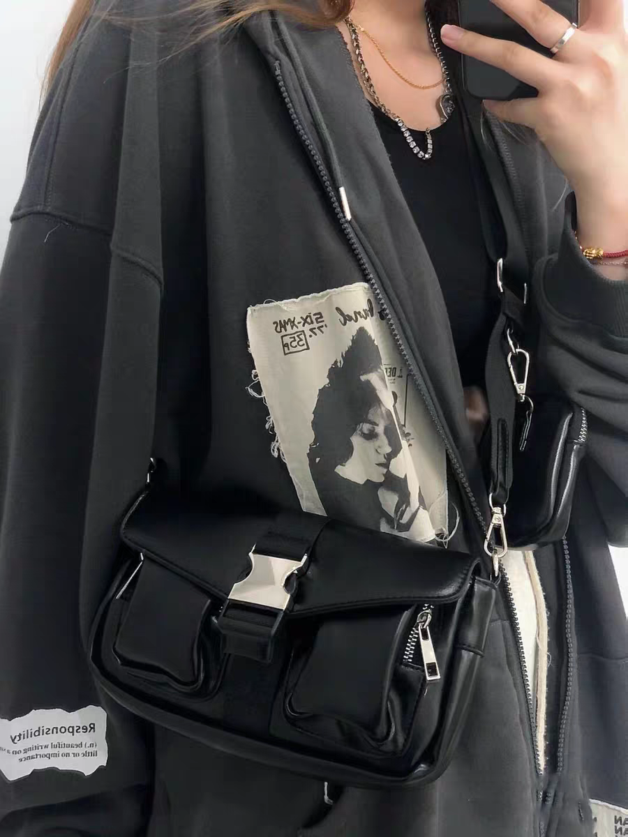 Abigail | Donkergrijze hoodie met patches