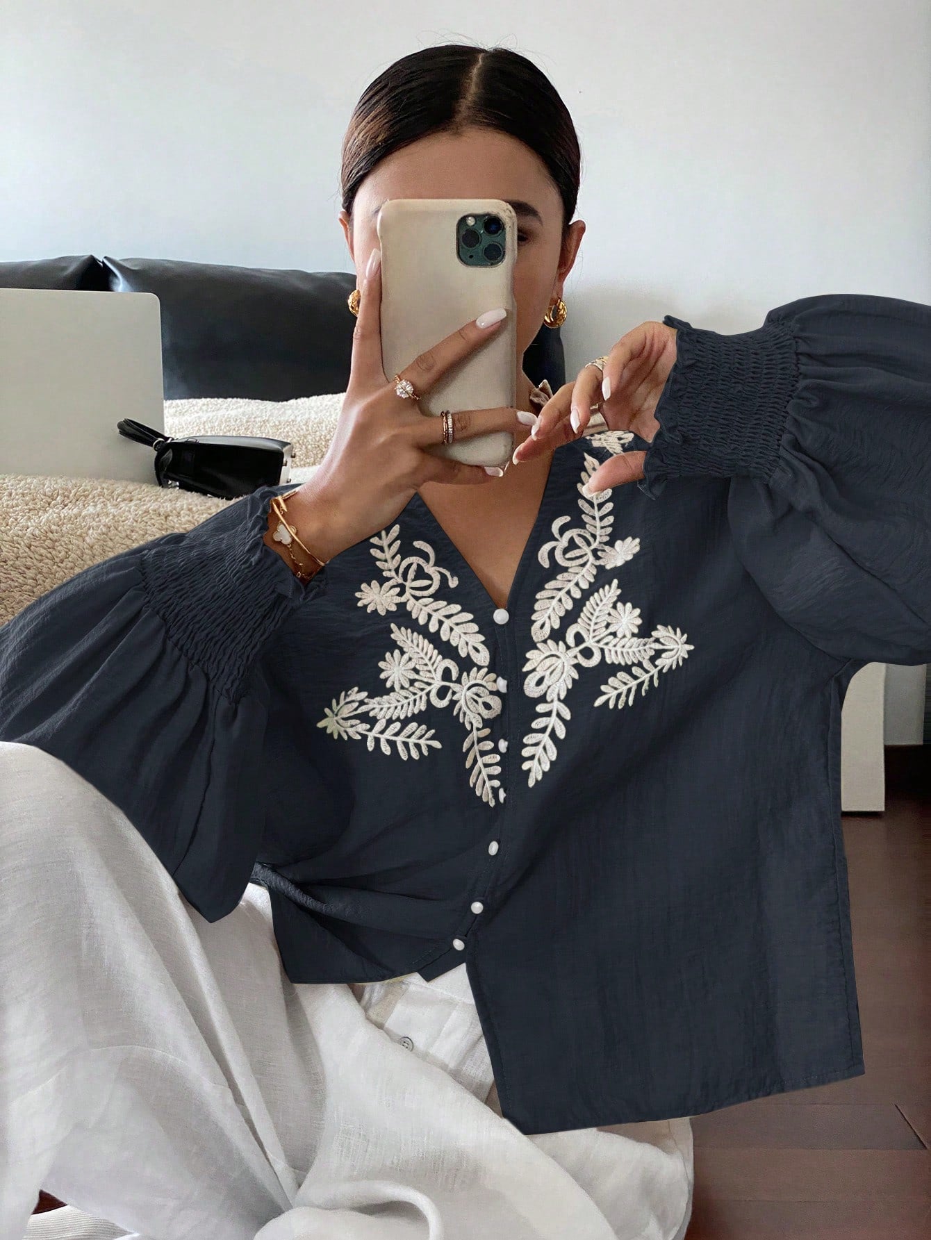 Hazel | Luchtig Frenchy Overhemd – Perfect voor Vakantie Zomertop Dames | Casual top met geborduurd patroon en lange mouwen