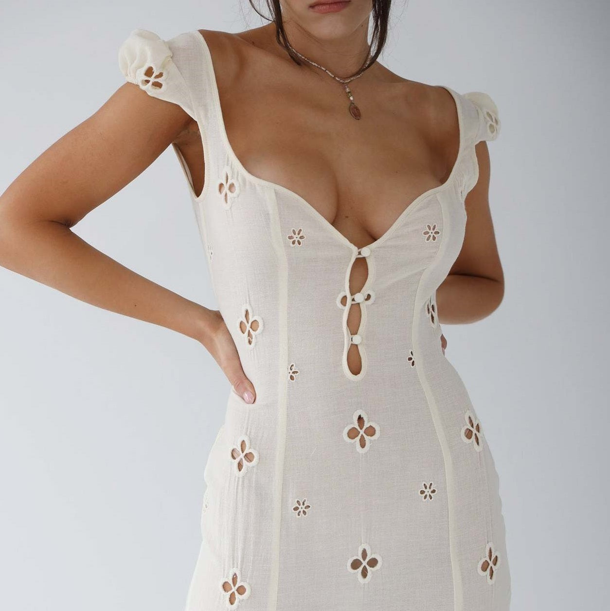 Isabella | Vintage Midi-jurk met Prachtige Borduursels en Fluwelen Fishtail