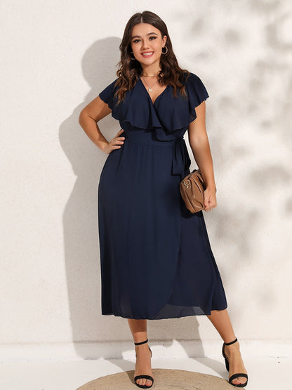 Elora | Plus Size Wikkeljurk met V-hals en Korte Mouwenen Wikkelaccent