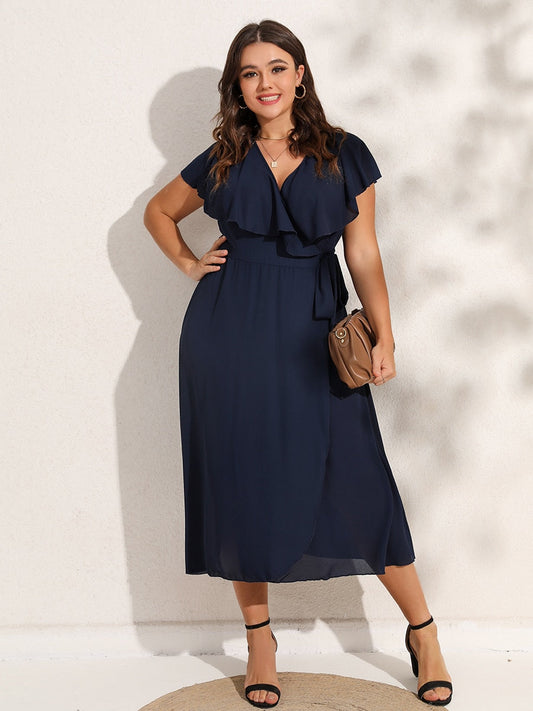 Elora | Plus Size Wikkeljurk met V-hals en Korte Mouwenen Wikkelaccent