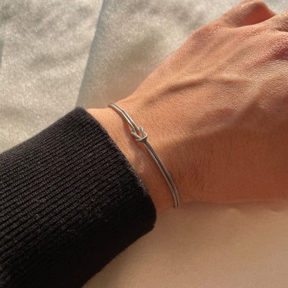 Seolna | Verfijnde Armband met Symbolische Liefdesknoop