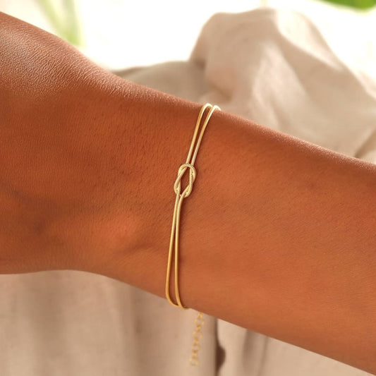 Seolna | Verfijnde Armband met Symbolische Liefdesknoop