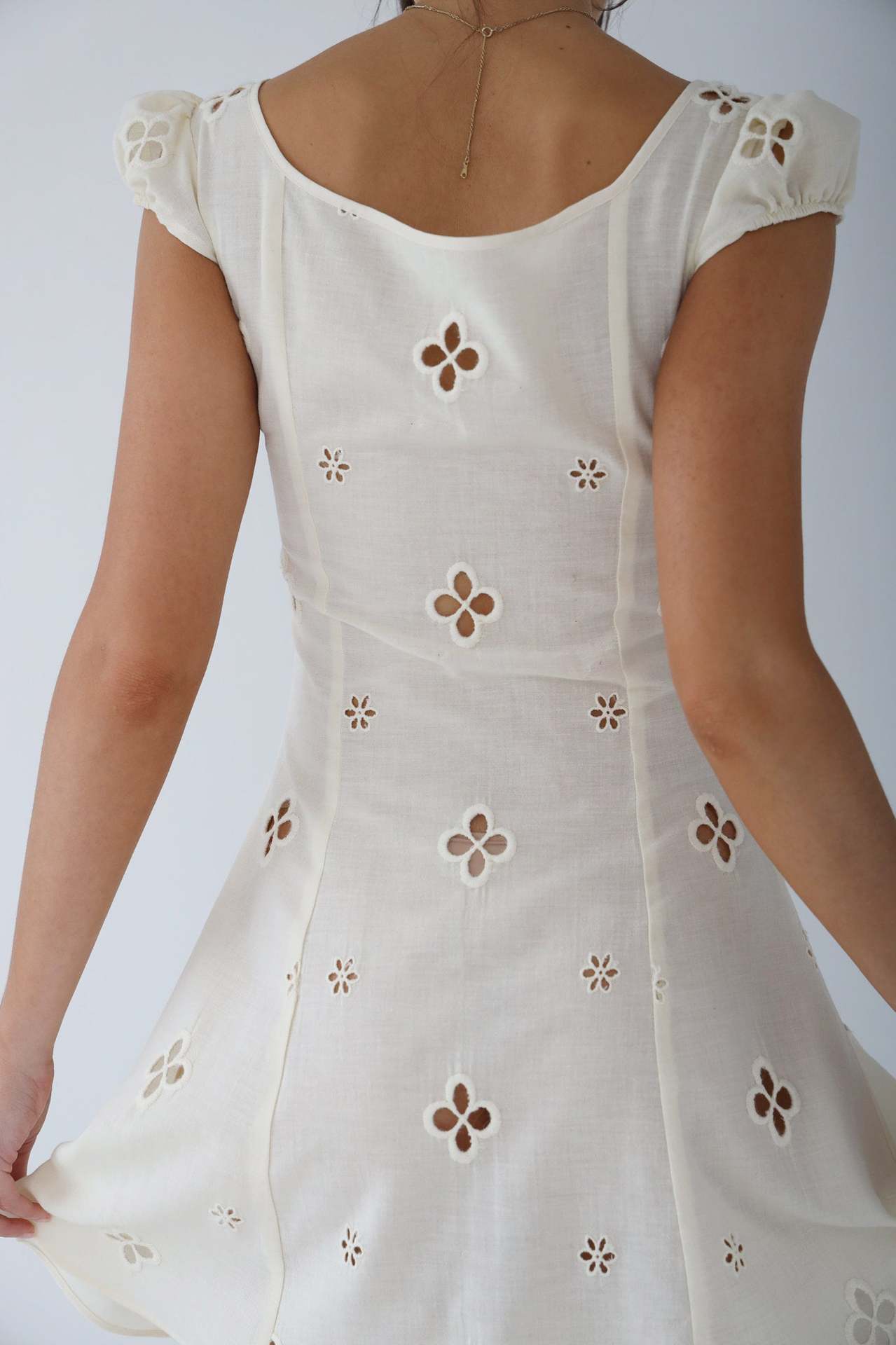 Isabella | Vintage Midi-jurk met Prachtige Borduursels en Fluwelen Fishtail