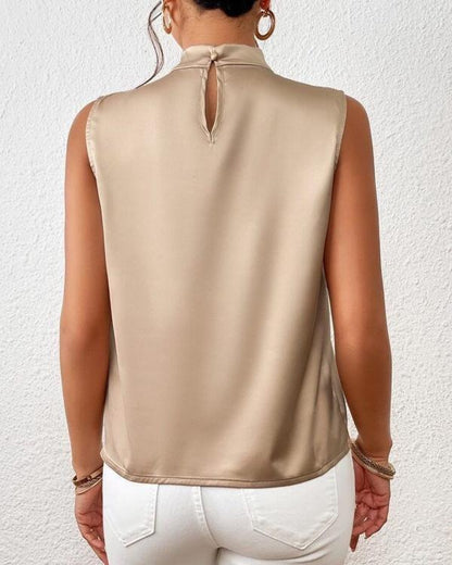 Claire | Satijnen Damesblouse – Mouwloos met Gedraaide Hals